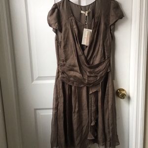 Brand new!!! Le Bonheur dress size 42 in Khaki color fabric 💯 % Mulberry Silk